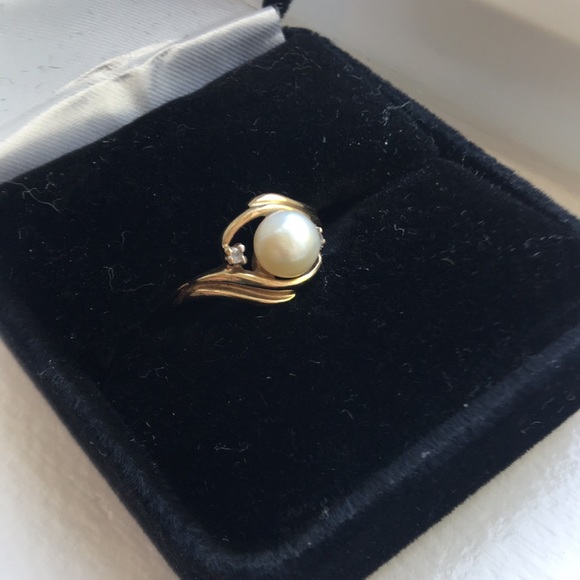 10k Pearl & Diamond Ring - Picture 2 of 5